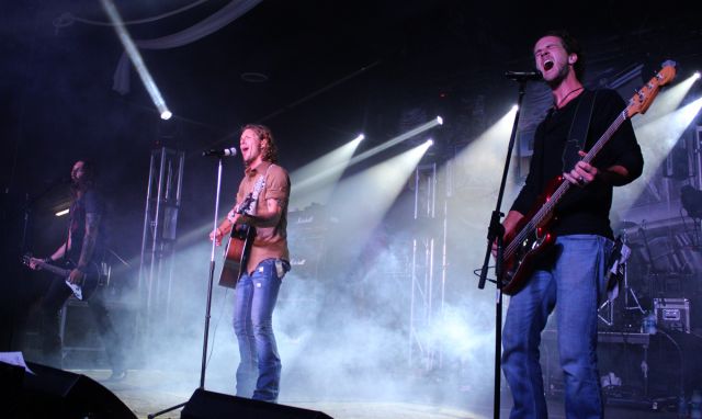 Blackjack Billy singing their hearts out